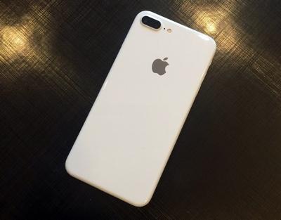 Le premier iPhone « Blanc de Jais » 〈 Vidéo 〉