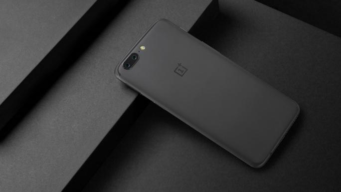OnePlus 5T : Un écran de 6 pouces et une définition proche du QHD