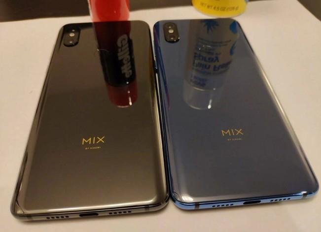 Xiaomi Mi Mix 3 démontage montre les aimants de son mécanisme coulissant