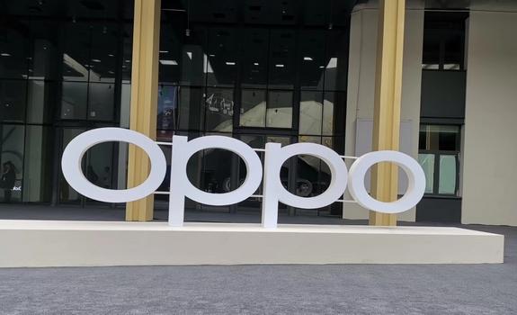 Oppo brevète un smartphone avec une caméra arrière en forme de roue lunaire