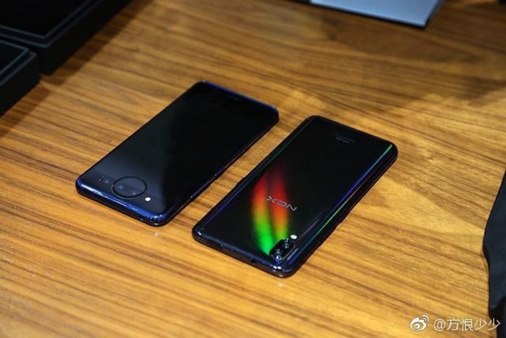 Les nouvelles fuites d’images de vivo NEX 2 montrent l’écran secondaire