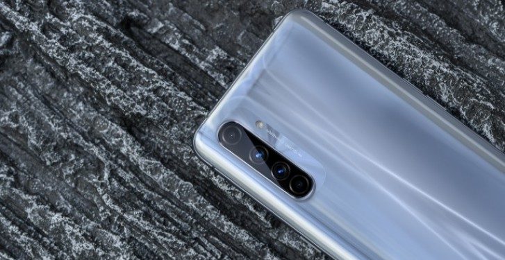 Spécifications et prix de Realme X50 Pro Player Edition