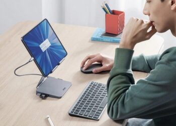 Anker lance un hub USB-C 8-en-1 qui fonctionne comme un support de tablette