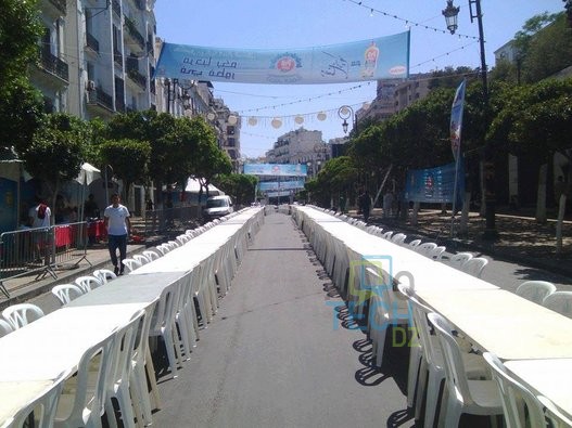 Un ftour géant de ramadan à Didouche