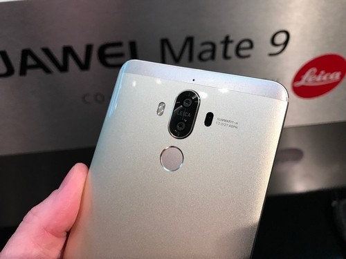 Huawei a officialisé les smartphones Mate 9 et Porsche Design Mate 9