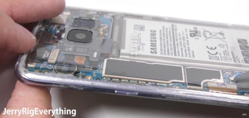 Samsung Galaxy S8 transparent par JerryRigEverything