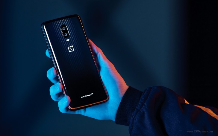 OnePlus 6T McLaren Edition offre une charge Warp de 30W, 10GB de RAM