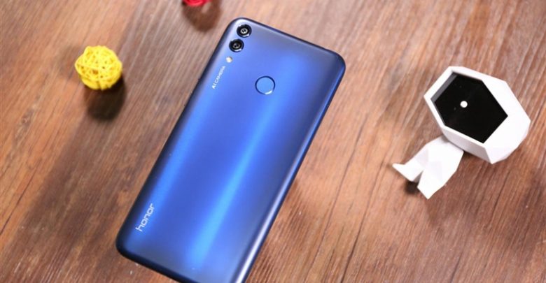 Honor 8C est maintenant disponible dans la couleur bleu fantôme