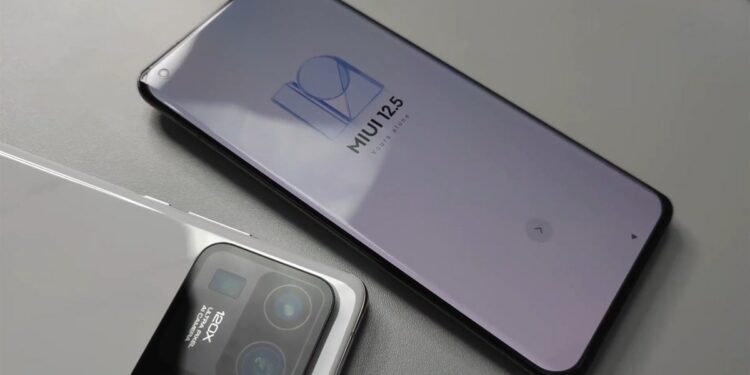 Le Xiaomi Mi 11 Ultra est est apparu sur vidéo avec un zoom de 120X et un écran secondaire