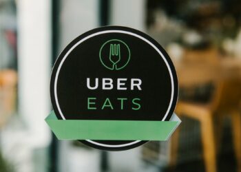 Uber Eats livre des clients en voiture de James Bond…