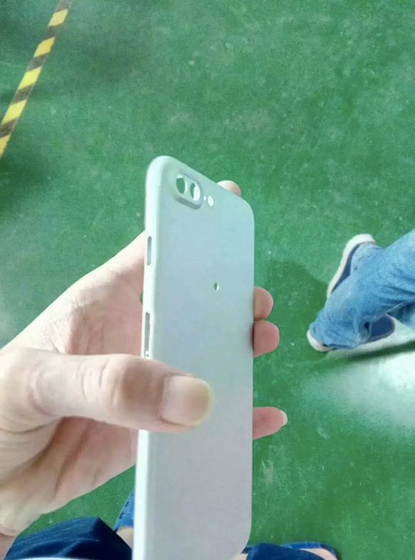 IPhone 7 Plus : nouvel prototype provenant de Foxconn 6 iphone 7 plus de nouvelles photos dun prototype provenant de