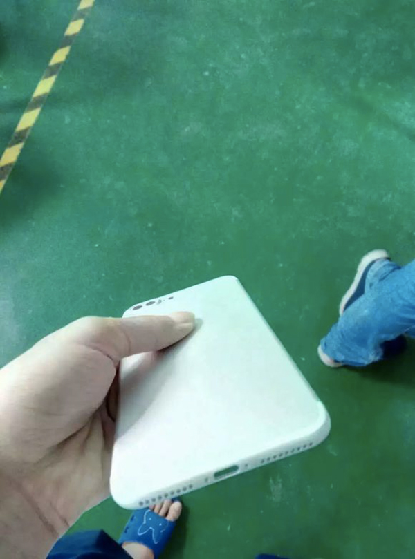 IPhone 7 Plus : nouvel prototype provenant de Foxconn 4 iphone 7 plus de nouvelles photos dun prototype provenant de