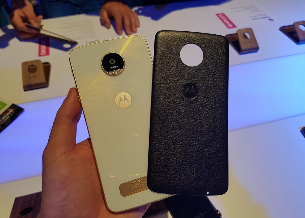 (IFA 2016) Lenovo dévoile Moto Z Play et Motomods 4 moto z play .3