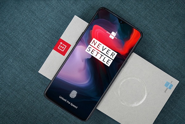 OnePlus 6T En route vers l’Europe 1 Our clearest look yet at the OnePlus 6T triple camera and in display fingerprint scanner in tow