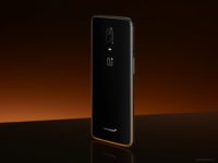 OnePlus 6T McLaren Edition offre une charge Warp de 30W, 10GB de RAM 4 OnePlus 6T McLaren Edition 1 3