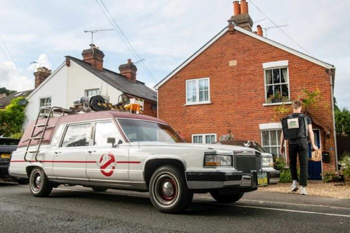 Uber Eats livre des clients en voiture de James Bond... 4 uber eats livraison batman james bond 2