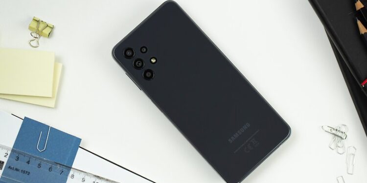 Le Samsung Galaxy A32 5G reçoit la mise à jour Android 12 avec One UI 4.1 1 Le Samsung Galaxy A32 5G reçoit la mise à jour Android 12 avec One UI 4.1