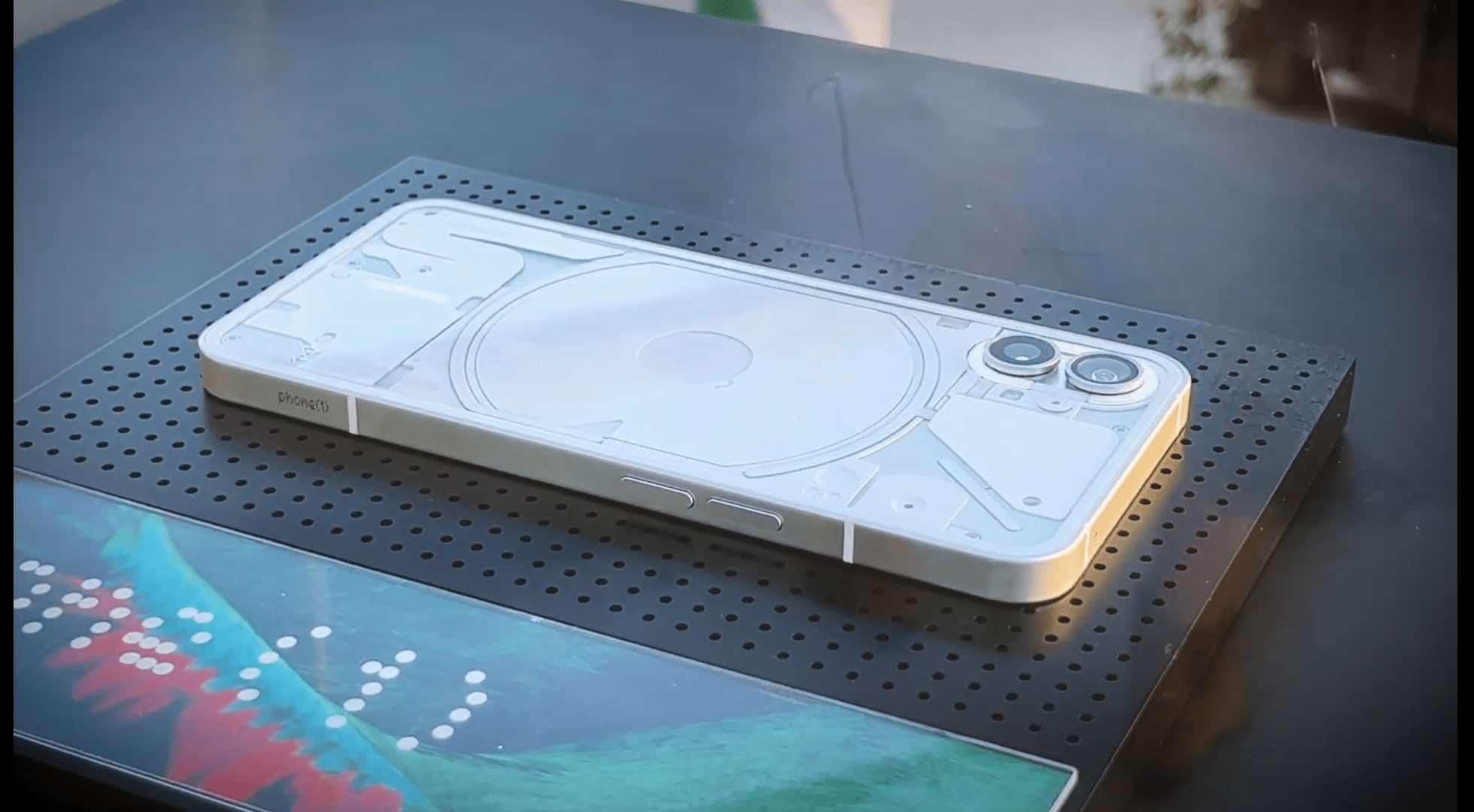 Lancement officiel du Nothing Phone (1) le 21 juillet 2 NOTHING-PHONE-1